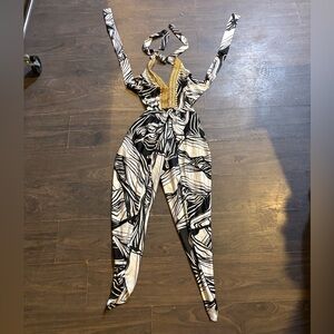 NWT Wenons black and white v neak body suit size small